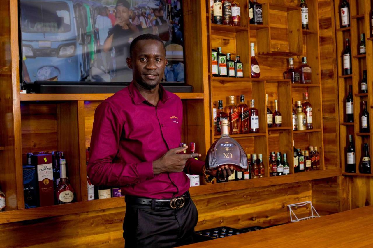 Hadjens Hotel Mwanza Eksteriør bilde