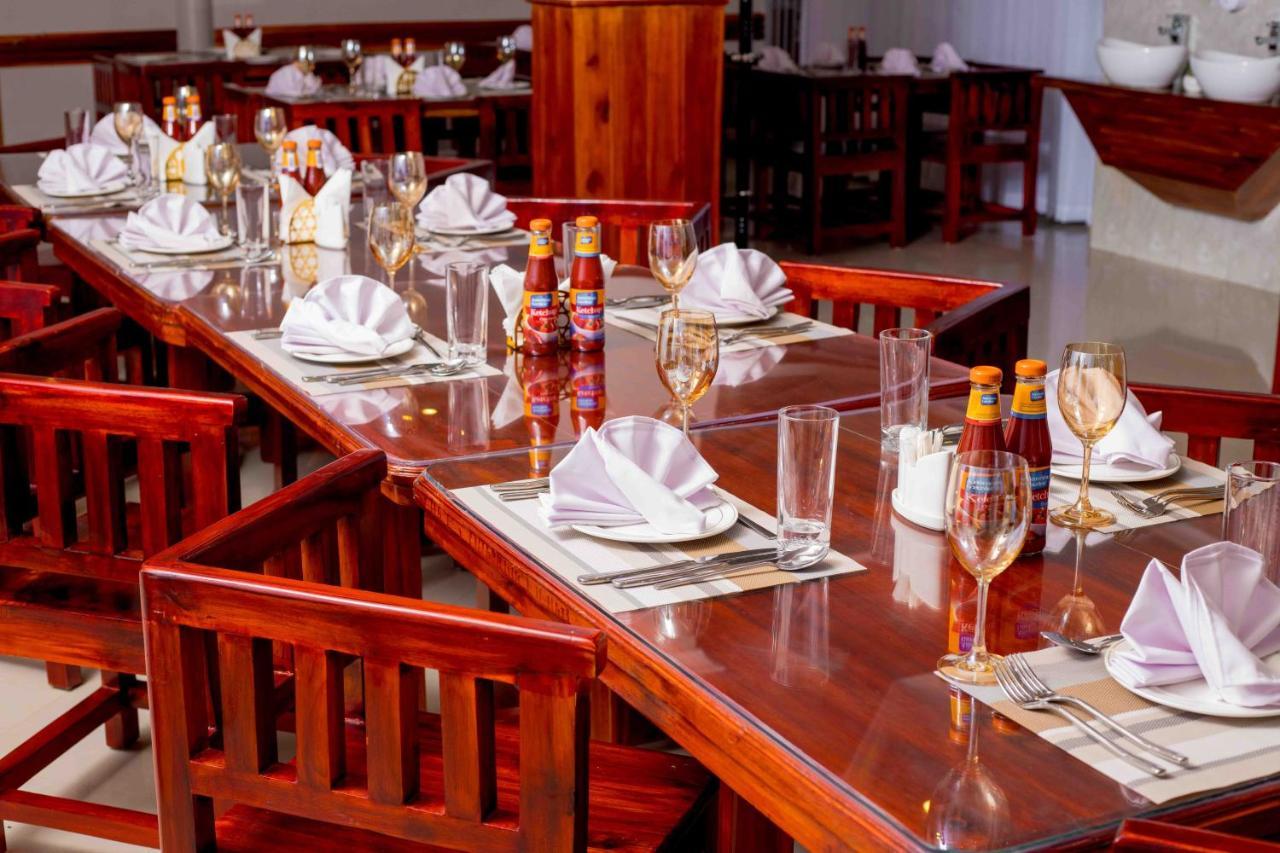 Hadjens Hotel Mwanza Eksteriør bilde